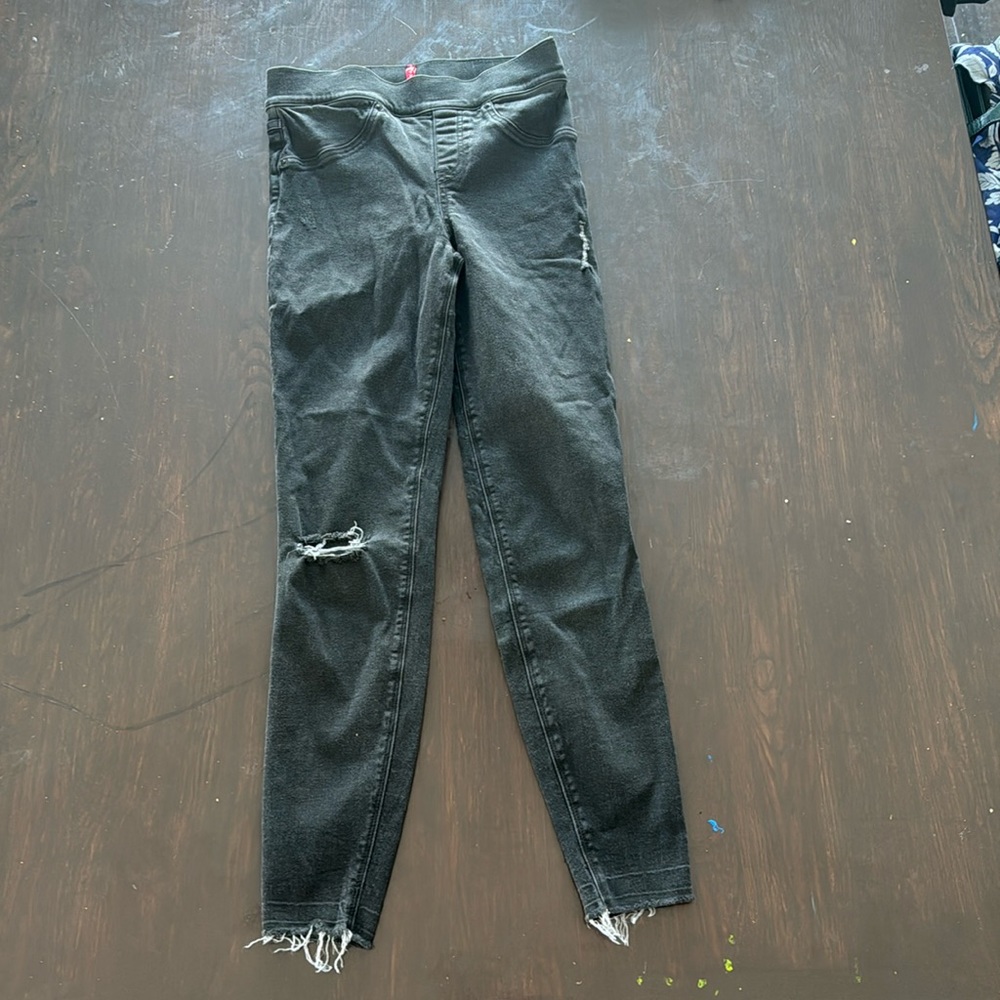 Black cropped jeans